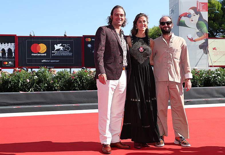 Слева направо: режиссер Карлос Рейгадас, актриса Наталия Лопес, актер Филип Бургерс
