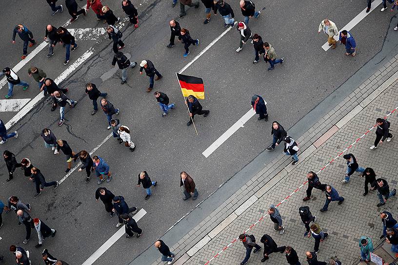 Демонстрация после убийства мигрантом немца в Хемнице