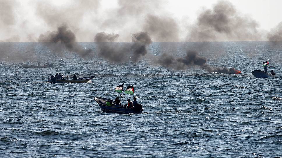 Средиземное море. Палестинцы плывут к морской границе с Израилем во время акции за снятие израильской блокады с сектора Газа