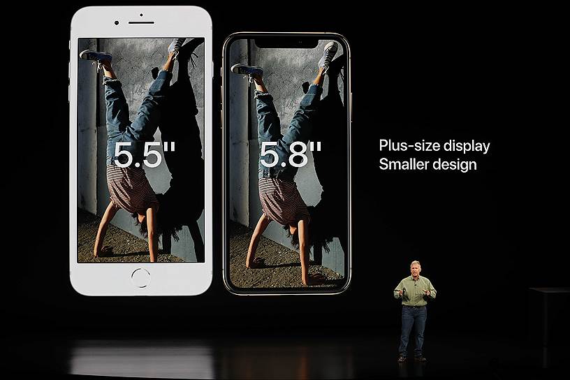 Новые  iPhone Xs, по словам Фила Шиллера, старшего вице-президента компании Apple по маркетингу, обладают высокой водостойкостью и особо прочным стеклом. У Xs Max самый большой экран в истории iPhone — 6,5 дюймов. Смартфон может совершать до 5 трлн операций в секунду