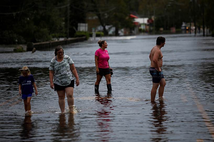 Затопленная улица в Нью-Берне (Северная Каролина, США)