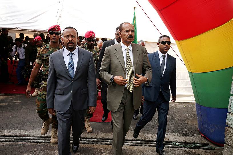 
Президент Эритреи Исайя Афверки и премьер-министр Эфиопии Абий Ахмед (слева)