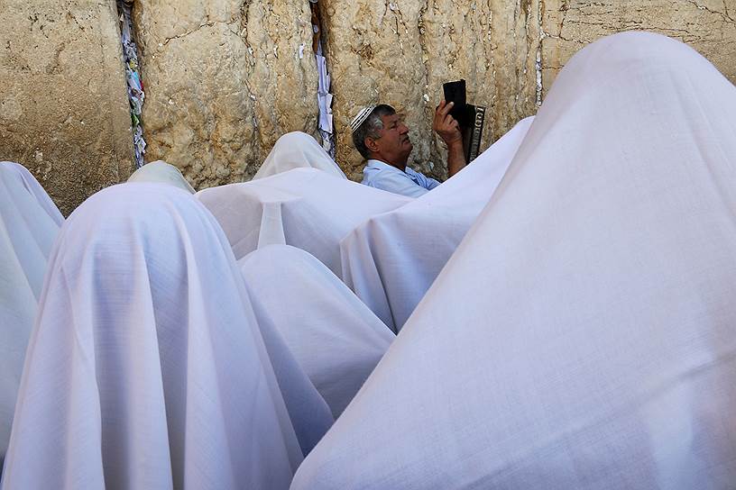 Старый город, Иерусалим. Верующие у Стены Плача во время праздника Суккот