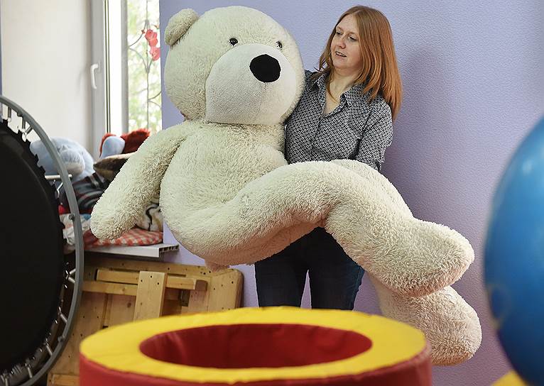 Лилия Пушкова убеждена, что в работе со многими детьми, пережившими травму, необходимо использовать элементы игры
