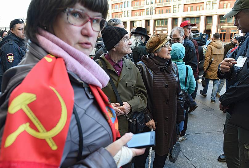 Организатором акции протеста у здания Госдумы стала КПРФ
