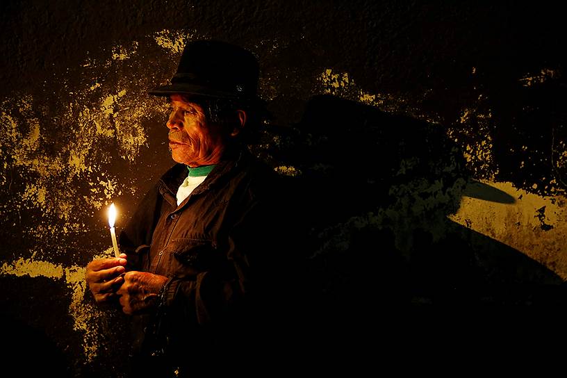 Гватемала. Представитель коренного населения в ожидании вынесения вердикта экс-главе разведки Хосе Маурисио Родригесу по обвинению в геноциде 
