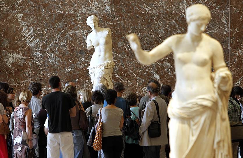 Венера Милосская из коллекции Лувра — наверное, самая знаменитая из многочисленных статуй, утративших части тела