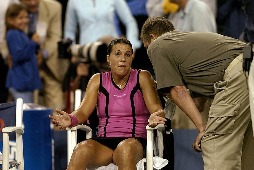 После победы на Олимпиаде в Барселоне в 1992 году американская теннисистка Дженнифер Каприати оказалась замешана в нескольких магазинных кражах, а также арестована за хранение марихуаны. После перерыва спортсменка вернулась на корт в 1996 году, став первой ракеткой мира