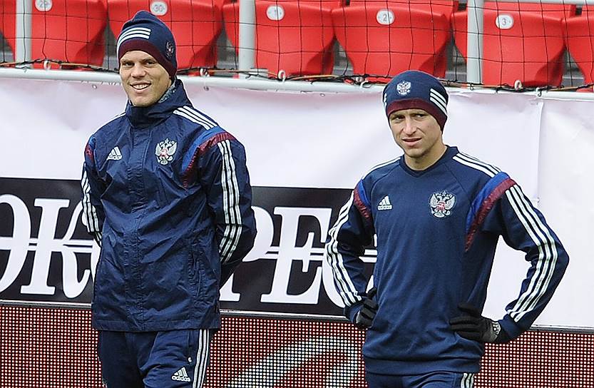 Футболисты Александр Кокорин (слева) и Павел Мамаев