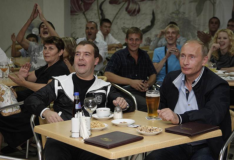 Сочи, август 2009 года. Просмотр товарищеского матча между сборными России и Аргентины по футболу