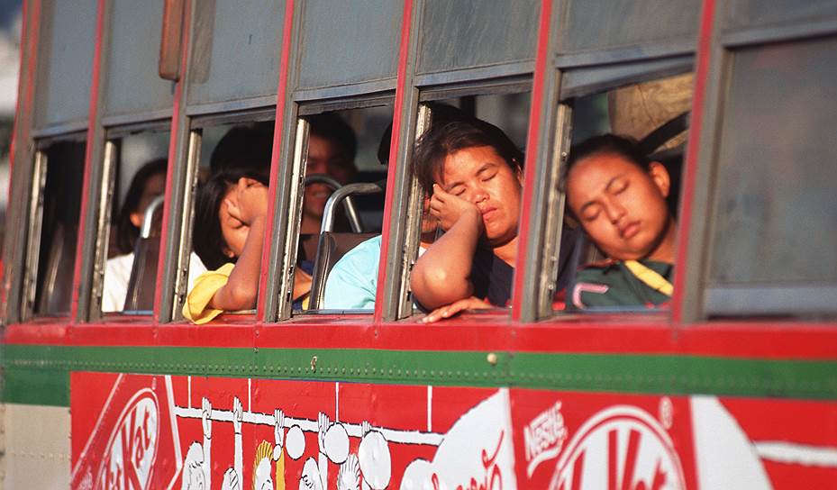 В 1998 году перенаселенный Бангкок удивлял иностранцев способностью несколько дней стоять и никуда не ехать