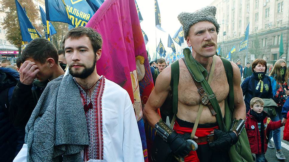 Как в Киеве пытались снести памятник генералу Николаю Ватутину