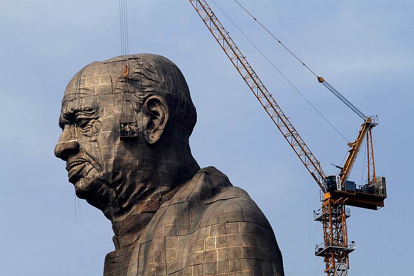 Ахмадабад, Индия. Строящийся памятник борцу за независимость страны Валлабхаи Пателю