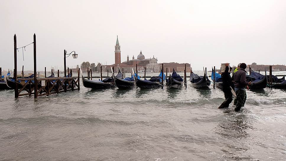 Городские власти распорядились приостановить движение знаменитых пароходиков – вапоретто, которые являются в Венеции основным видом общественного транспорта