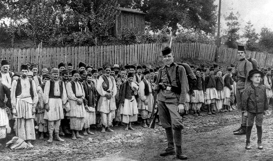 В лагерях военнопленных рядом с россиянами часто оказывались сербские военные