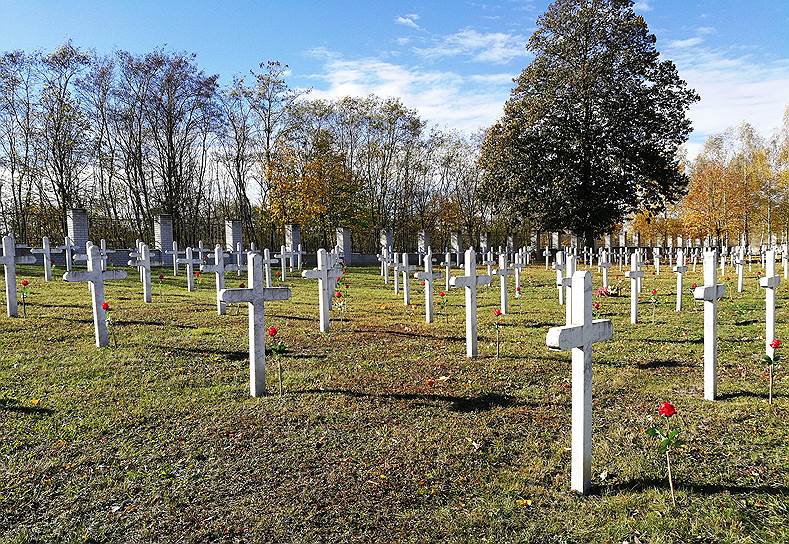 Министерство обороны Италии опекает кладбище, на котором кроме итальянских похоронены и российские военнопленные. Захоронения итальянских солдат отмечены крестами из каррарского мрамора