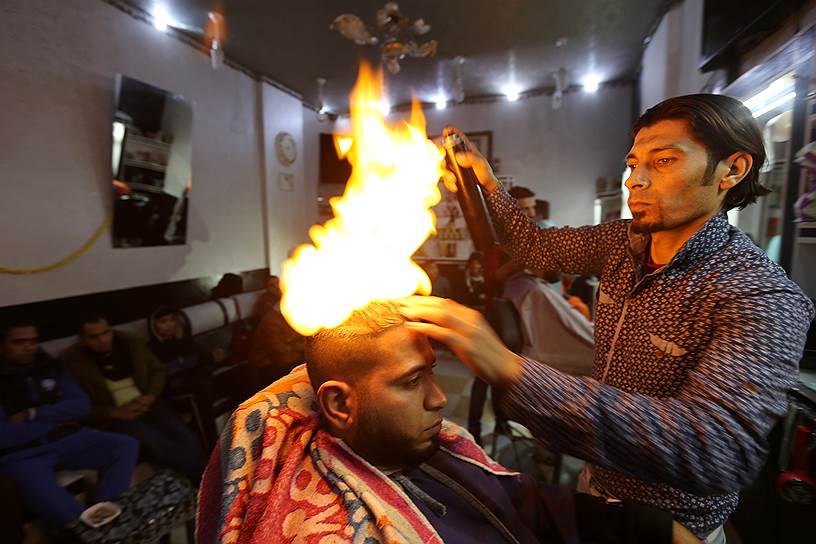Палестинский парикмахер не менее производителен, чем американский. Если не считать его производительность в деньгах