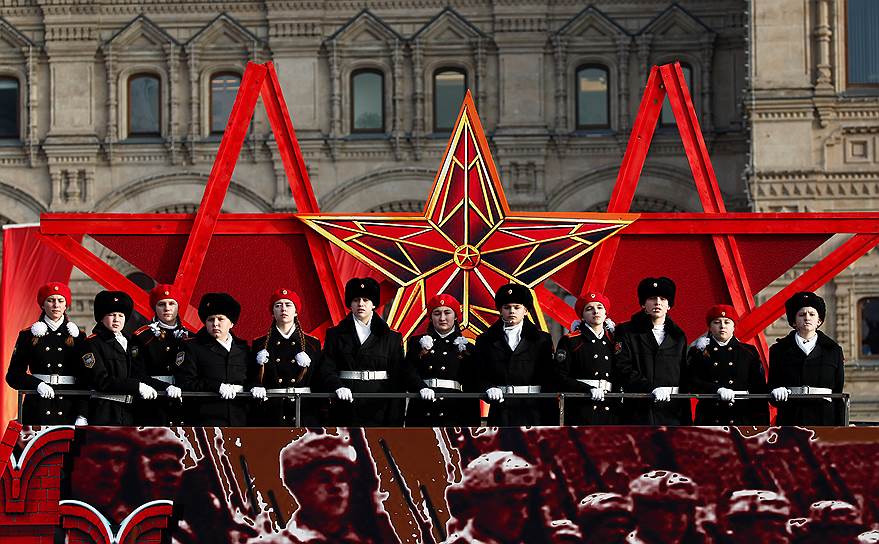 По окончании мероприятия на Красной площади был открыт музей под открытым небом, на котором представлена военная техника времен Великой Отечественной войны