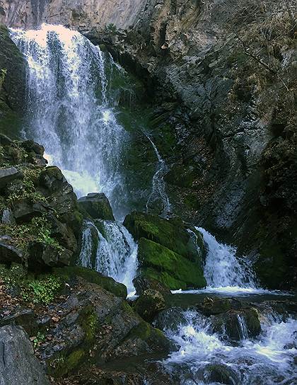 Ляжгинский водопад — один из нескольких водопадов горной Ингушетии. Посещение всех природных достопримечательностей здесь бесплатное, хотя везде оборудованы хорошие тропы и места для приготовления шашлыков