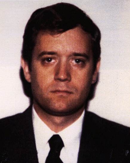 В 1996 году был арестован специальный агент ФБР Эрл Эдвин Питтс по обвинению в шпионаже в пользу советских и российских спецслужб. По данным следствия, за свою деятельность получил около $224 тыс. 27 июня 1997 года был приговорен к 27 годам тюрьмы