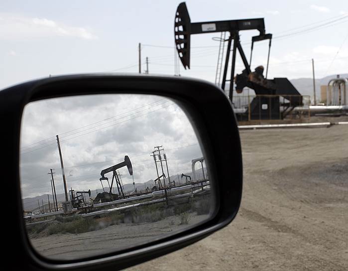 9 ноября. Цена нефти Brent впервые с апреля &lt;A HREF=&quot;https://www.kommersant.ru/doc/3796894&quot;>опустилась&lt;/A> ниже $70 за баррель 
