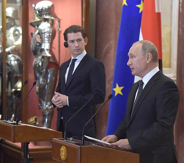 Президент России Владимир Путин (справа) и федеральный канцлер Австрии Себастьян Курц