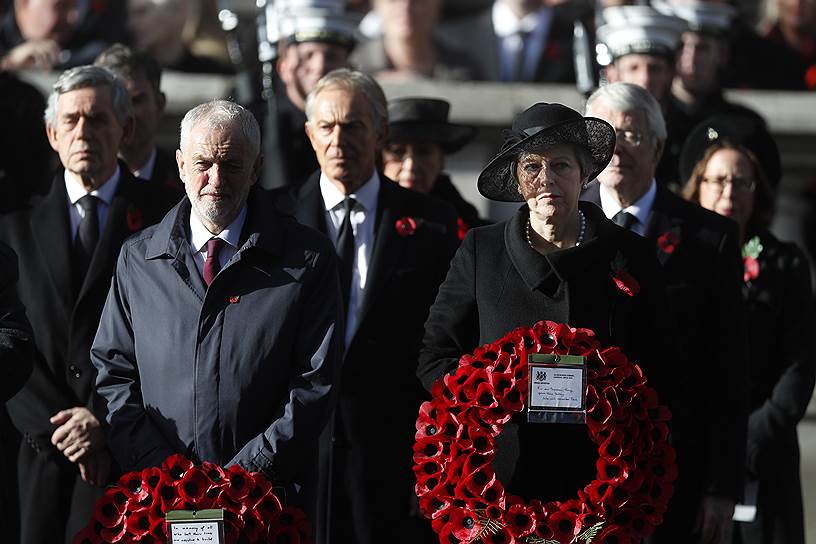 Справа налево: премьер-министр Великобритании Тереза Май, бывший премьер-министр Великобритании Тони Блэр, лидер лейбористской партии Джереми Корбин, бывший премьер-министр Великобритании Гордон Браун в Лондоне во время торжеств по случаю 100-летия окончания Первой мировой войны