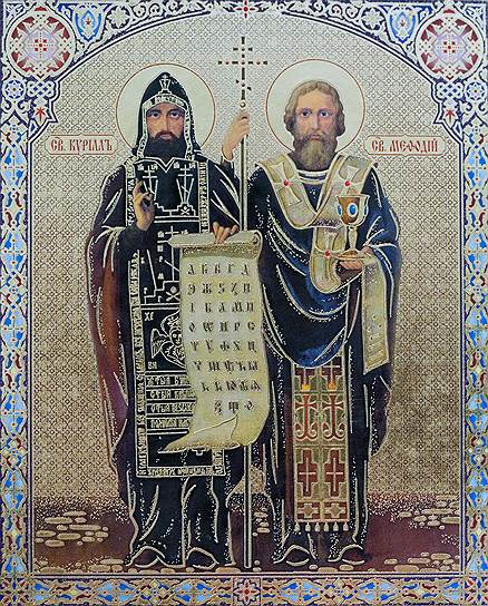 На иконах святого Кирилла часто изображают с кириллической азбукой на свитке, однако алфавитом, который он изобрел, была не кириллица, а глаголица