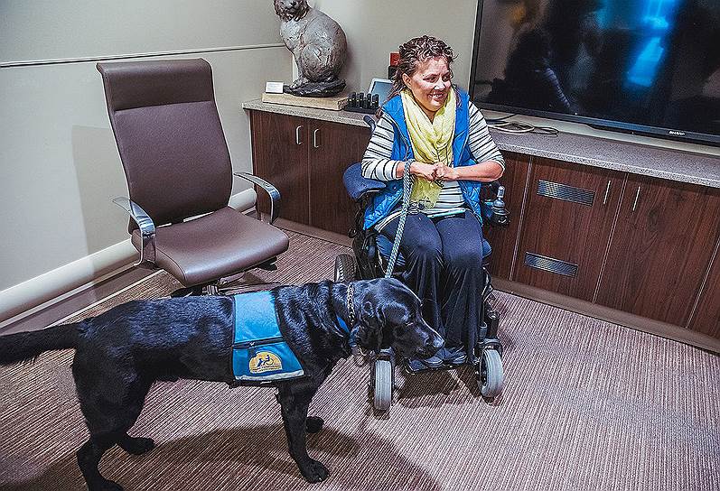 Чанда Хинтон, ставшая инвалидом в девятилетнем возрасте, теперь делится опытом с выпускниками Клиники Крейга, как научиться самостоятельно жить с травмой позвоночника