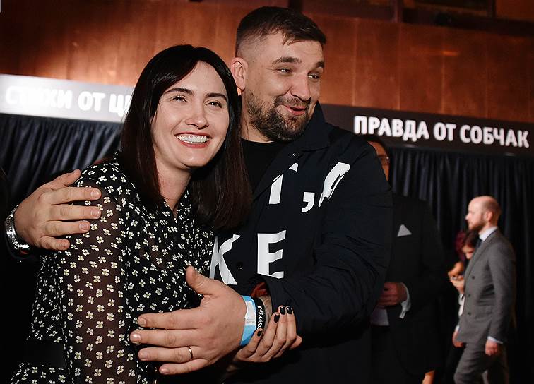 Певец Баста с женой Еленой Вакуленко во время четвертой вечеринки благотворительного фонда «Друзья» в формате Charity battle