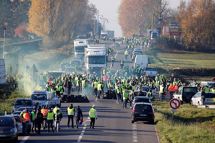 По данным МВД Франции, в минувшую субботу в стране прошло более 2 тыс. акций протеста