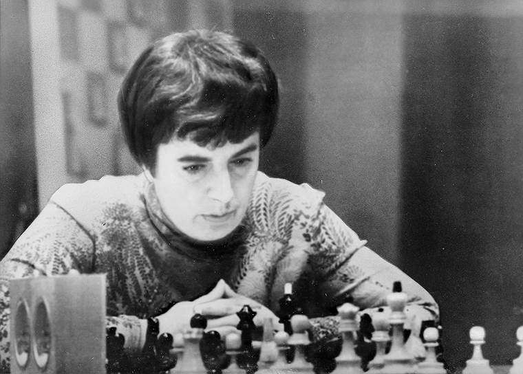 В 1962 году грузинская шахматистка &lt;strong>Нона Гаприндашвили&lt;/strong> выиграла матч на первенство мира у Елизаветы Быковой и стала пятой в истории женских шахмат чемпионкой мира. В последующие годы она провела пять матчей на высшем уровне, защищая чемпионское звание
