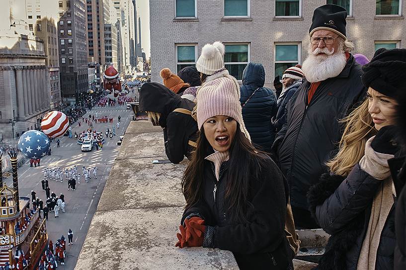 Жители Нью-Йорка во время парада в честь Дня благодарения 
