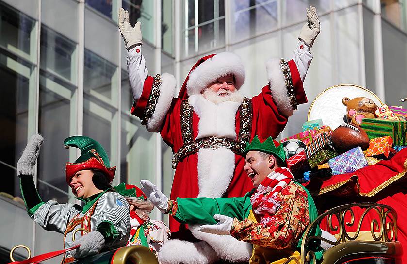 Санта-Клаус во время парада в честь Дня Благодарения в Нью-Йорке