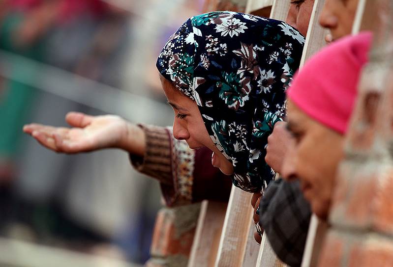 Кавани, Южный Кашмир. Местная жительница оплакивает сепаратиста, погибшего в столкновениях с индийскими силовиками