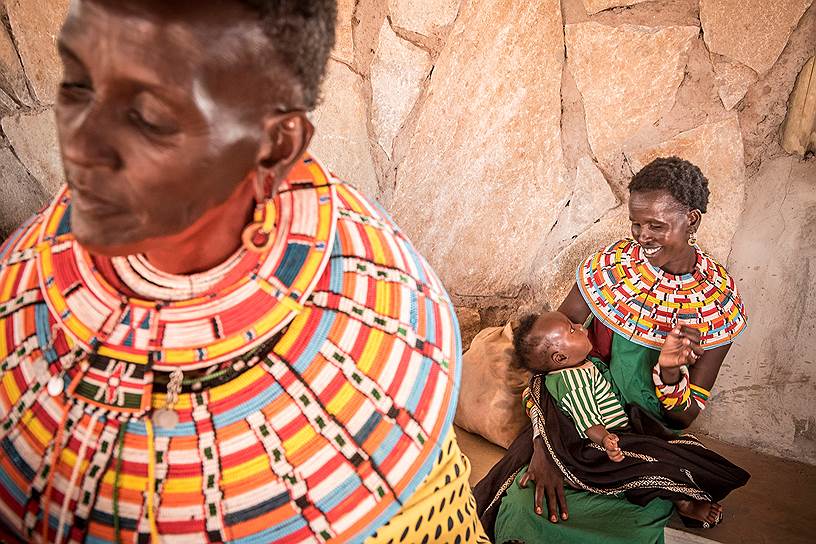 Калама, Кения. Местные жители в ожидании визита кронпринцессы Дании Мэри в природный заповедник 