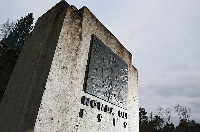 Памятный знак расстрелянным большевиками в Раквере