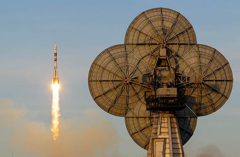 Байконур, Казахстан. Космический корабль «Союз-МС-11» вылетает на Международную космическую станцию 