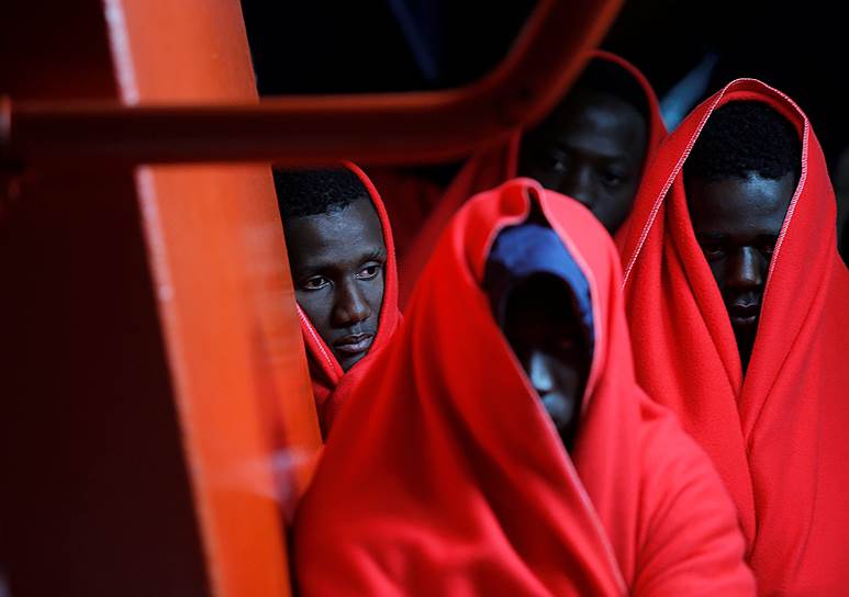 Малага, Испания. Мигранты, пойманные при попытке пересечь Средиземное море