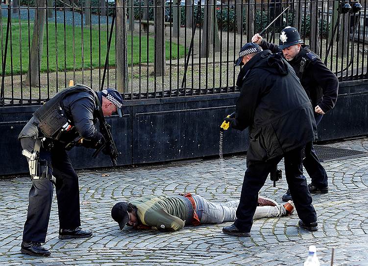 Лондон, Великобритания. Задержание мужчины на территории парламента