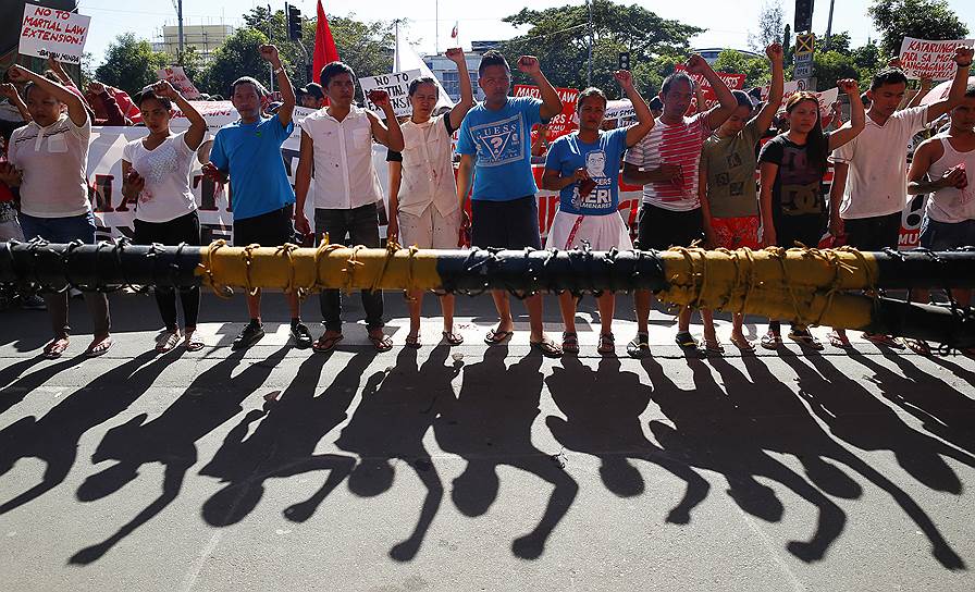 Кесон-Сити, Филиппины. Митинг против продления военного положения на юге страны