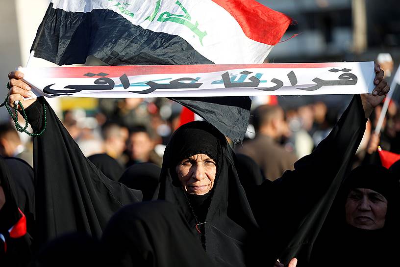 Багдад, Ирак. Сторонники лидера иракских шиитов Муктада ас-Садра на митинге 