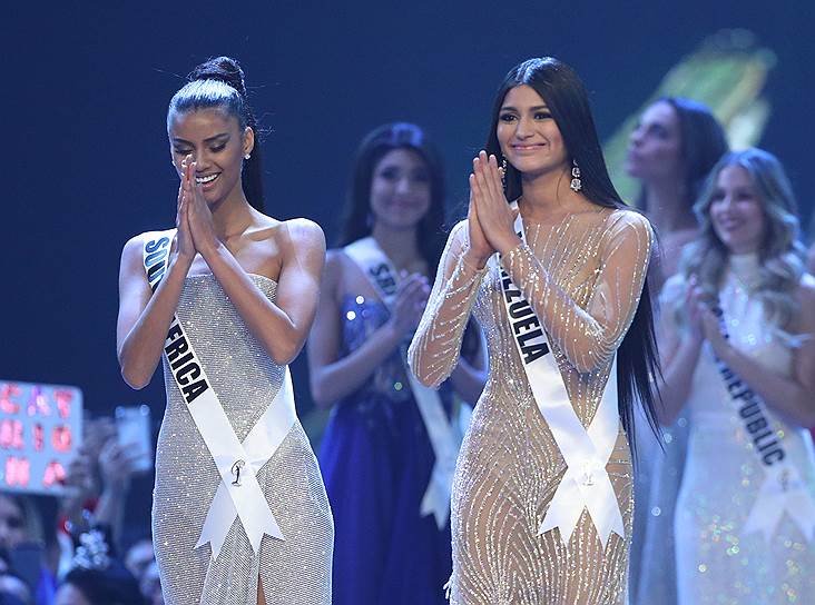 Участницы конкурса из ЮАР и Венесуэлы Тамарин Грин (слева) и Стефани Гутьеррес (заняла второе место на «Мисс Вселенная—2018»)