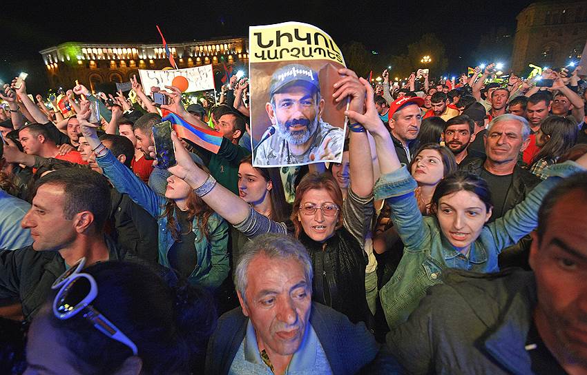 23 апреля. Бархатная революция в Армении. Премьер-министр Серж Саргсян ушел в отставку на фоне массовых протестов. Правительство возглавил лидер оппозиции Никол Пашинян. Заметность: 4 685