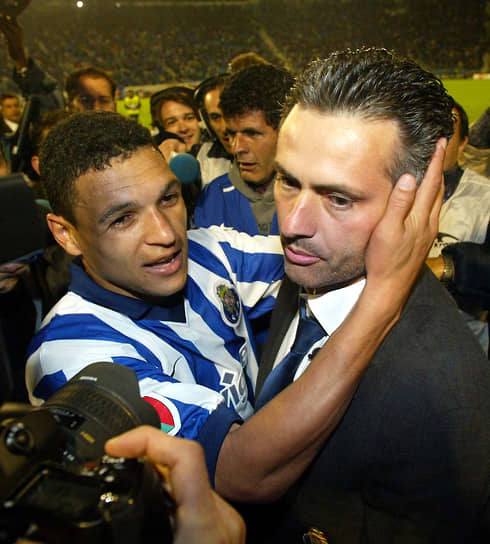 Первый успех к Жозе Моуринью пришел, когда он в январе 2002 года возглавил «Порту». Вместе с клубом он выиграл Лигу чемпионов, стал обладателем Кубка УЕФА, Кубка и Суперкубка Португалии, а также дважды выиграл чемпионат страны