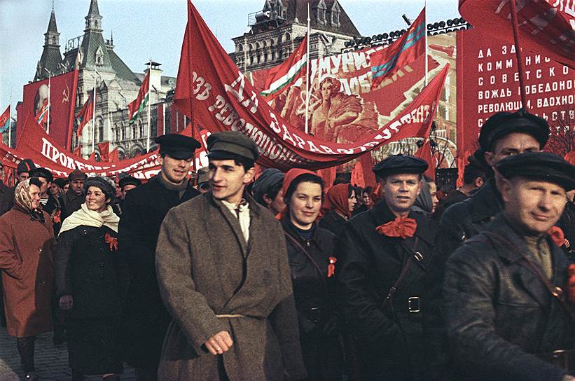 Парад на Красной площади в честь 50-летия Великой Октябрьской социалистической революции. «Огонёк», 1967 год, №52