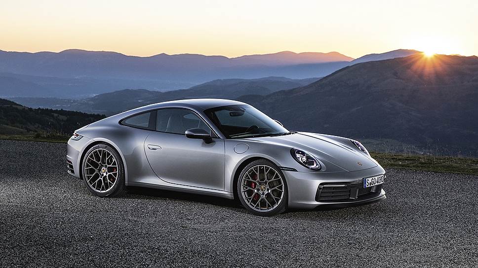 Новое поколение культового спорткара Porsche 911 — всегда веха в мировом автопроме. Людям неподготовленным непросто отличить поколение 992 от предшественника 991, остается только поверить, что машина серьёзно обновилась технически и даже готова стать гибридом