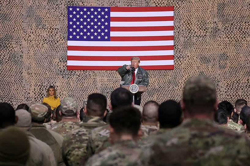 Президент США Дональд Трамп выступает с речью перед американскими военными в Ираке