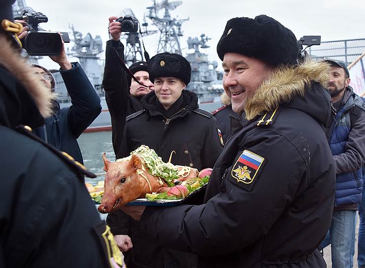 Севастополь, Крым. Церемония прибытия фрегата «Адмирал Эссен» после длительного похода в Средиземном море