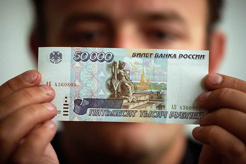 Обмен советских купюр на российские проводился с 26 июля по 7 августа 1993 года. Граждане могли обменять суммы до 100 тыс. руб., о чем в паспорте ставился штамп